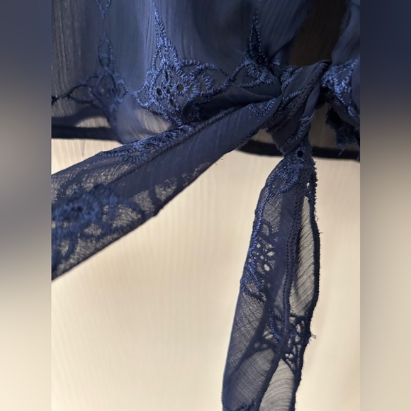 NWOT Heart Soul Navy Blue Sleeveless Button Up Ruffled Tie Top. Size Medium - Picture 3 of 10